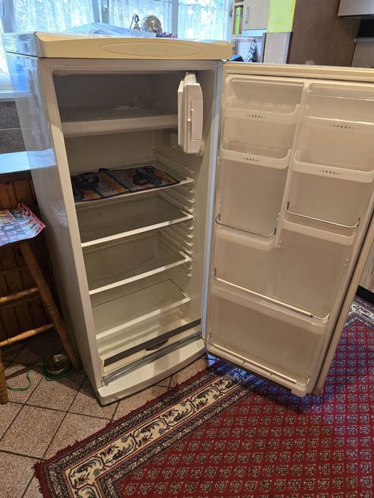 Продавам хладилник Гореение