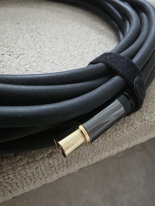 Cablu internet și coaxial tv
