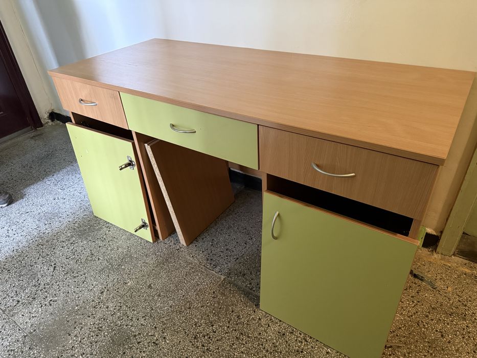 Бюро в отлично състояние от дърводелец