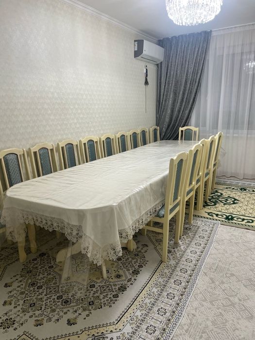 Продается большой стол со стульями