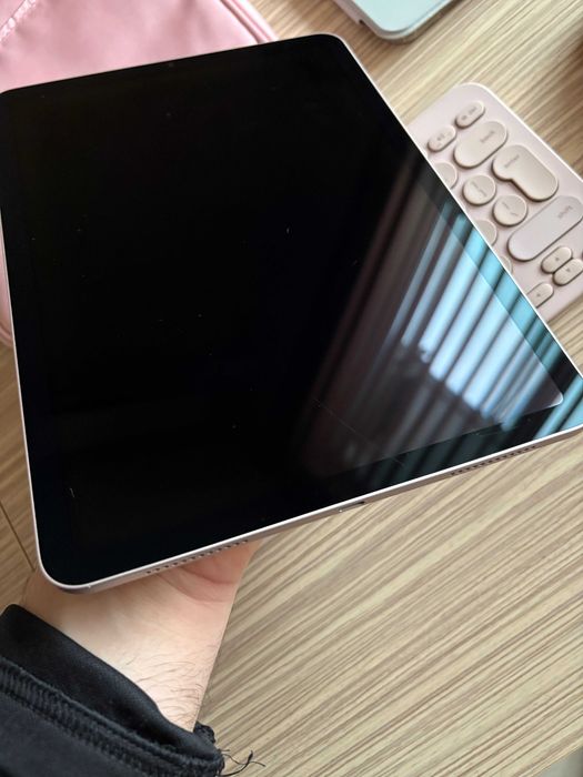 iPad Air 5 - M1, 11 inch + Аксесоари