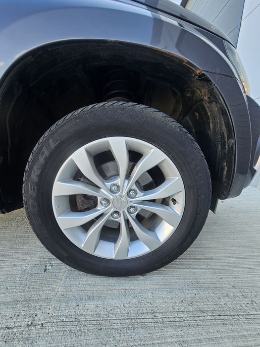 Suzuki grand vitara  An 2013 Motorizare 1.9 Diesel  4x4 cu reductor Navigație  Jante  Clima  Cârlig  Posibil Rate ***