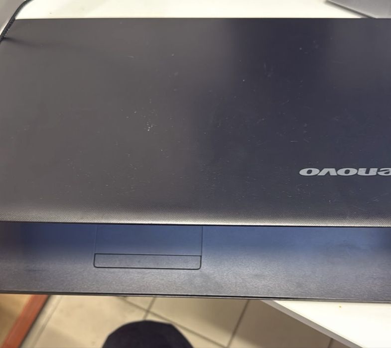 Lenovo IdeaPad 15.6” i5 / 8GB RAM / SSD – stare bună