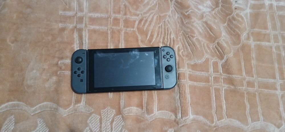 Nitendo Switch complet cu docku și incarcator.Include 7 jocuri pe cartus:Mario Kart 8 Deluxe, Super Mario Odyssey,Luigi's Manșon 3 etc  detalii în pv.
