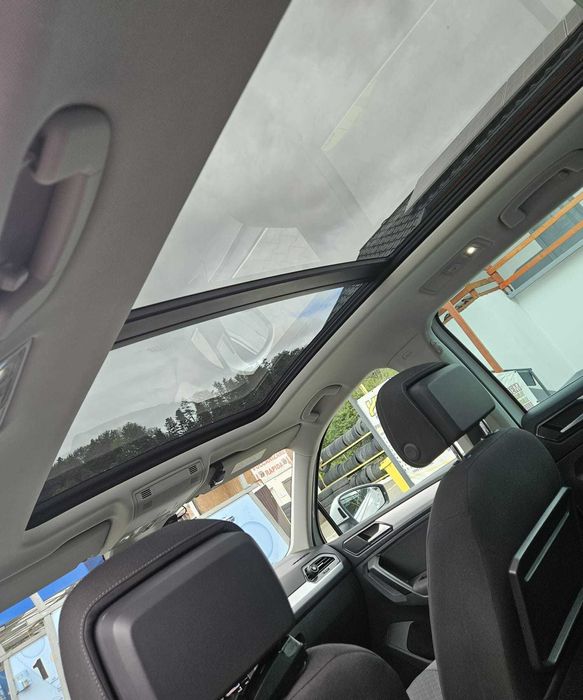 Volkswagen Tiguan 2.0 Tdi 4x4 150 cp / Panorama  / Lane assist  / Side assist / Carlig / Camere 360 grade
