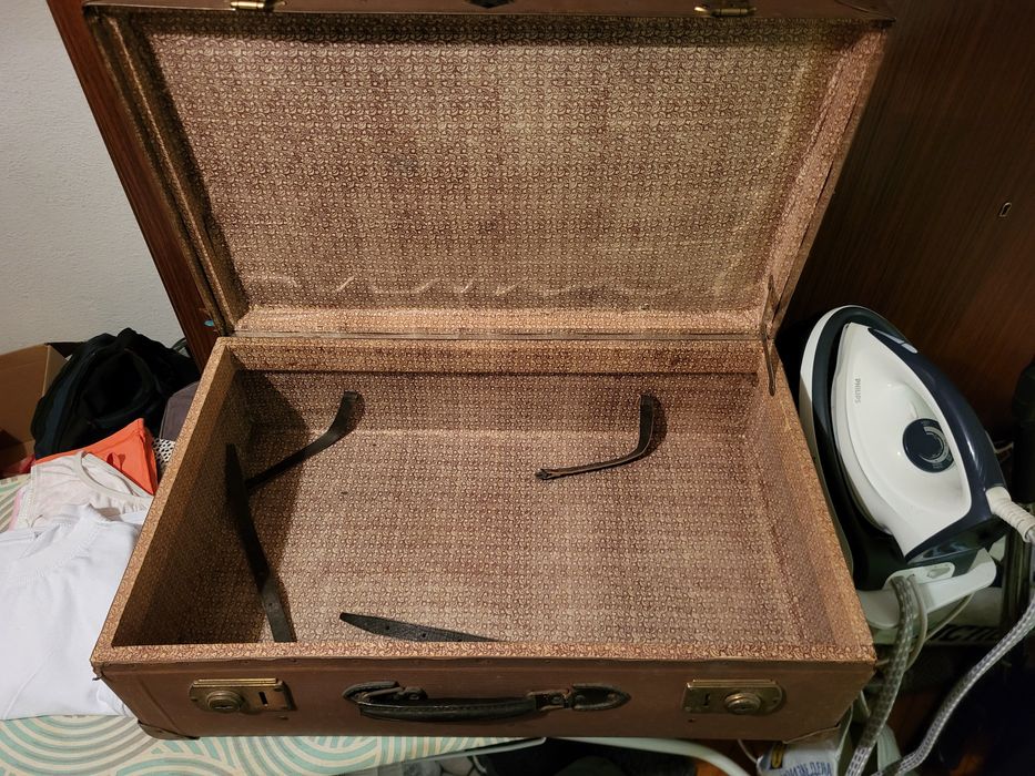 Стар ретро куфар