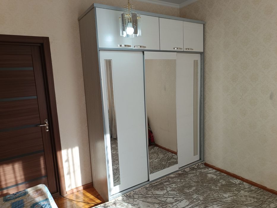 Срочно сотилади куйлюк 5чи массив 4/4/5 мебель техника билан