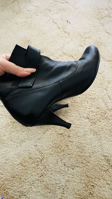 Botine dama negre, cu toc si catarama aurie,  marimea 37