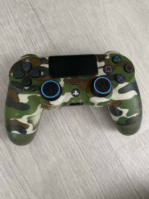 Ps4 slim с геймпадом 4 диска и пс плюс в нутри