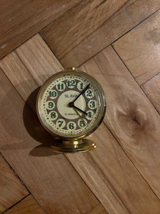 СССР настолен будилник SLAVA 11 JEWELS - антика, купен от Русия.