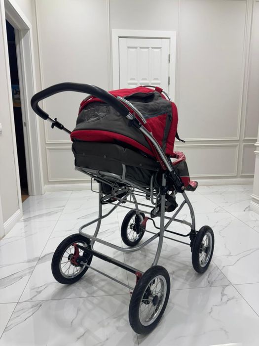 Детская прогулочная коляска