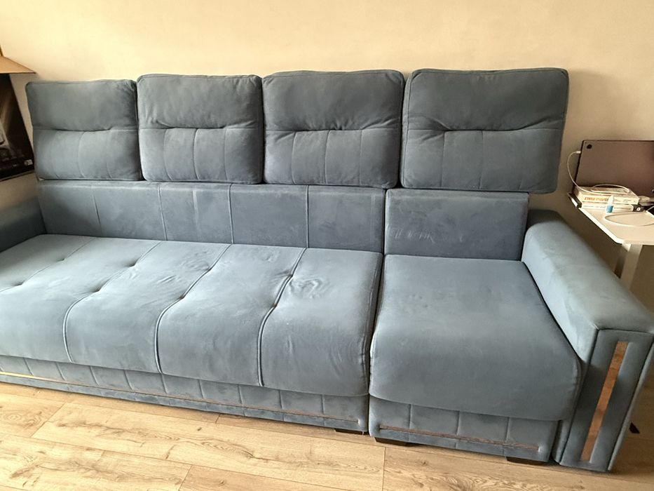 Продам диван, с 4 мя подушками