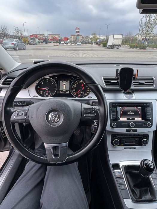 PROPRIETAR vand VW Passat B7 2.0 tdi 140 cp CFFB