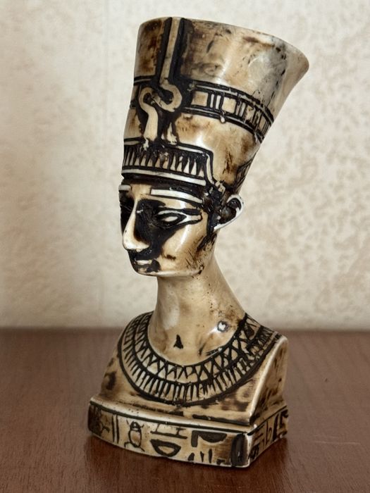 Сувенирные статуэтки