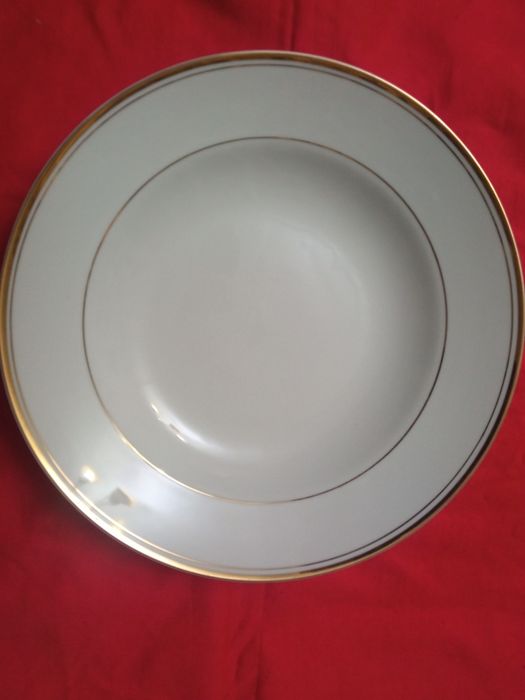 Тарелки суповые, чашки в отличном состоянии, смотрите фото