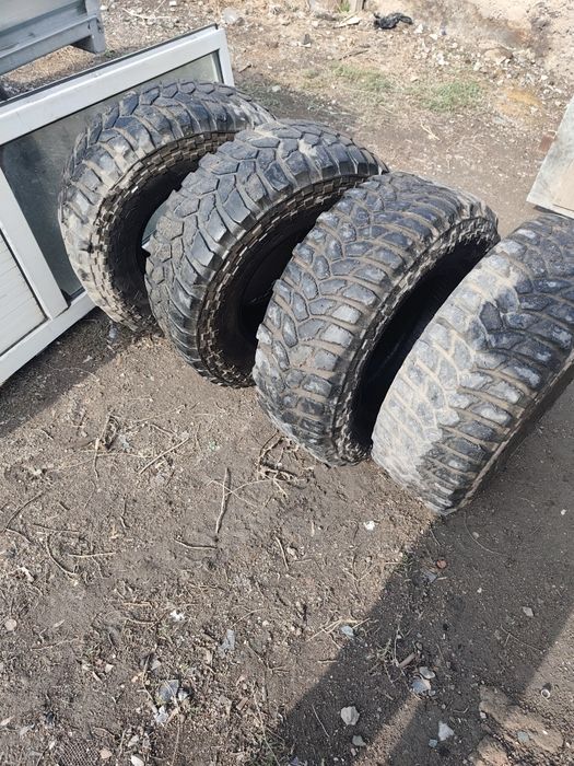 Продам шины на Джип