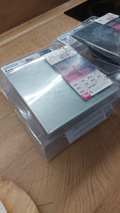 Вентилатор за баня и кухня. 
Дизайн: Елегантен черен