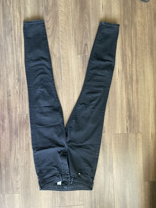Дамски дрехи: панталони, дънки: Bobo zander/Ariston s; Kensol; H&M; ZARA; Dika)
