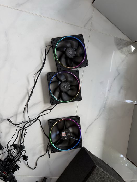 Vand schimb ventilatoare pc 120 mm negre si albe ARGB RGB si simple