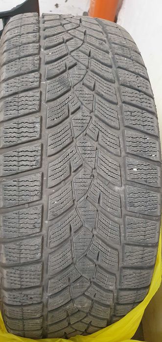 Goodyear 225 55 R18 Зимни