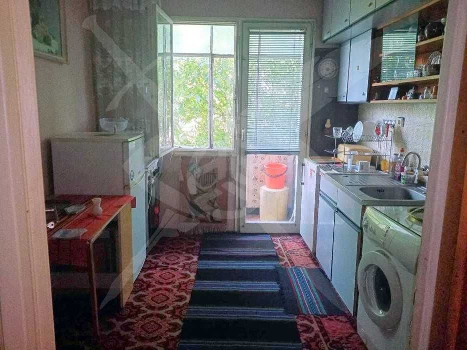 Четиристаен апартамент в квартал Прослав