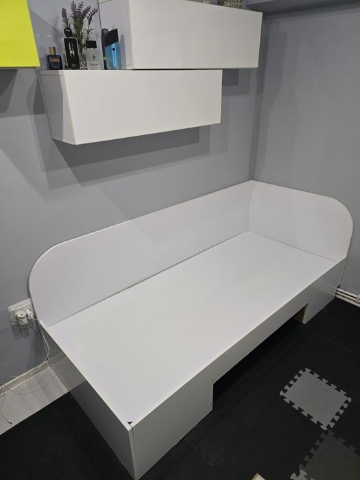 Pat de o persoană, plus dulap, stare foarte bună