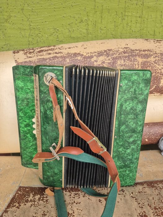 Баян.                    Продам