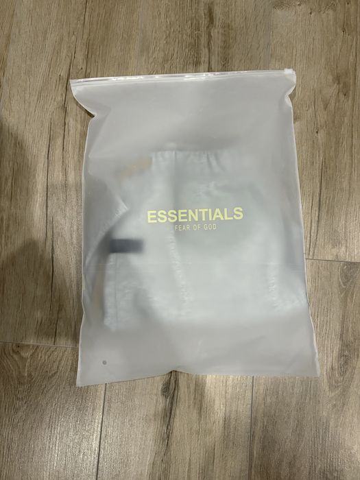 Къси панталони essentials