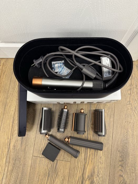 Dyson airwrap complete long  curl shape smooth and hide flyaways