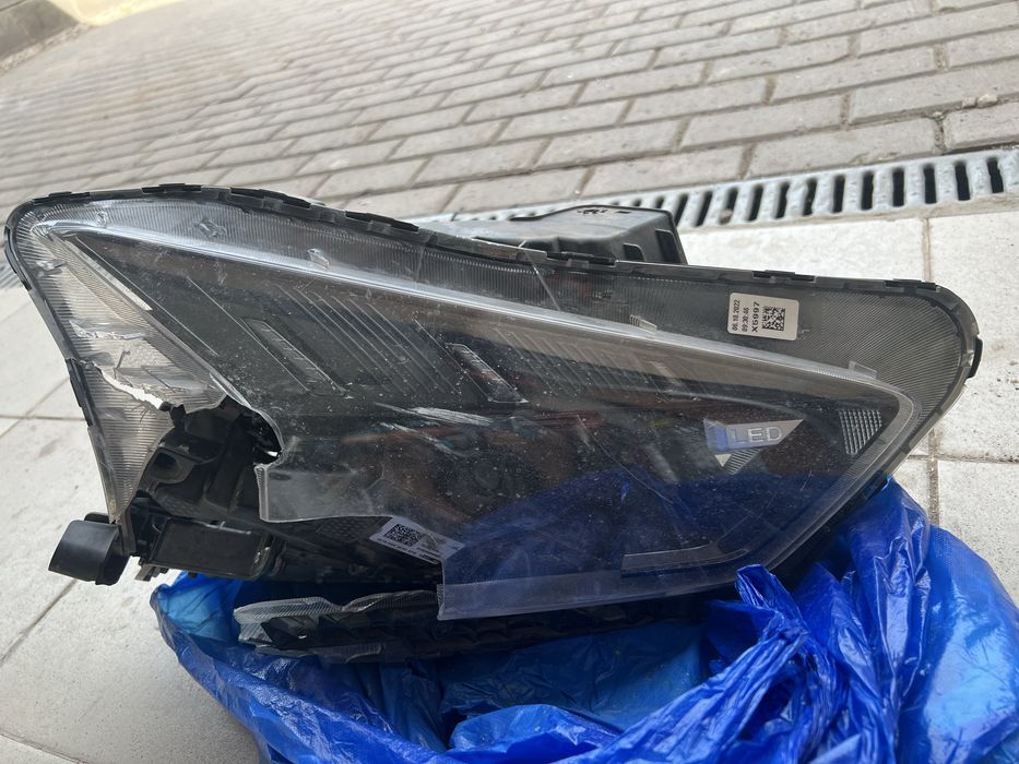 Hyundai bayon фара правая