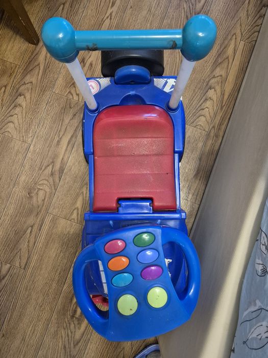 Машинка толокар детская