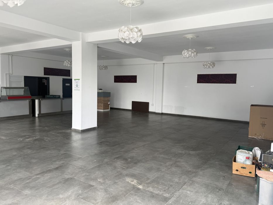 Spațiu comercial