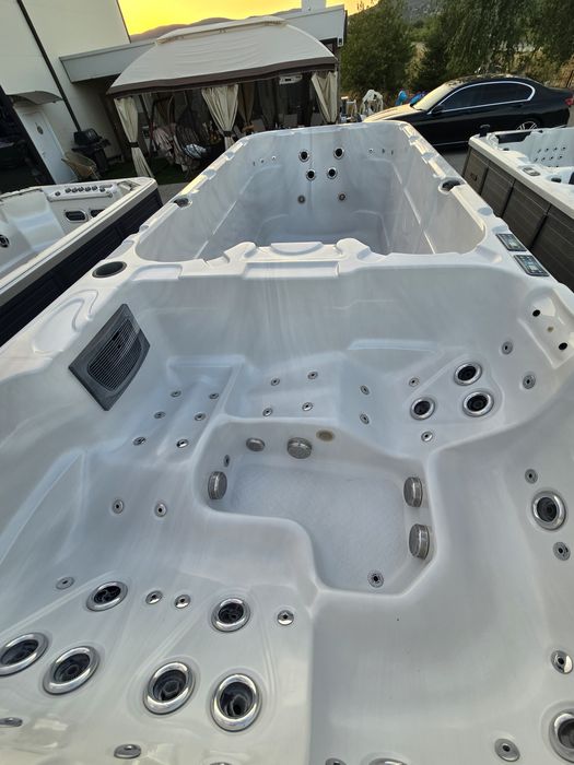 Плувни джакузита на ИЗПЛАЩАНЕ  с насрещтно течение в перфектно състоян