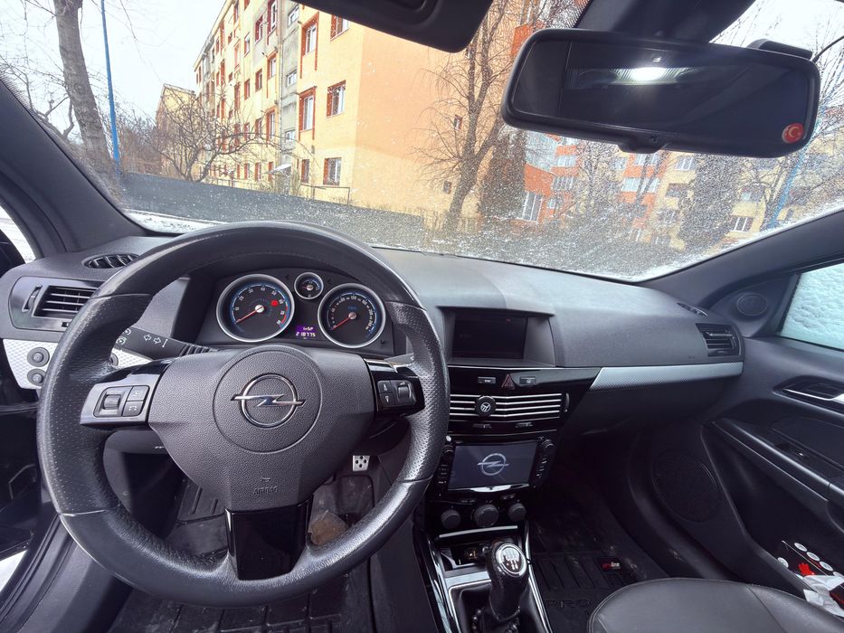 Opel astra H GTC 2006