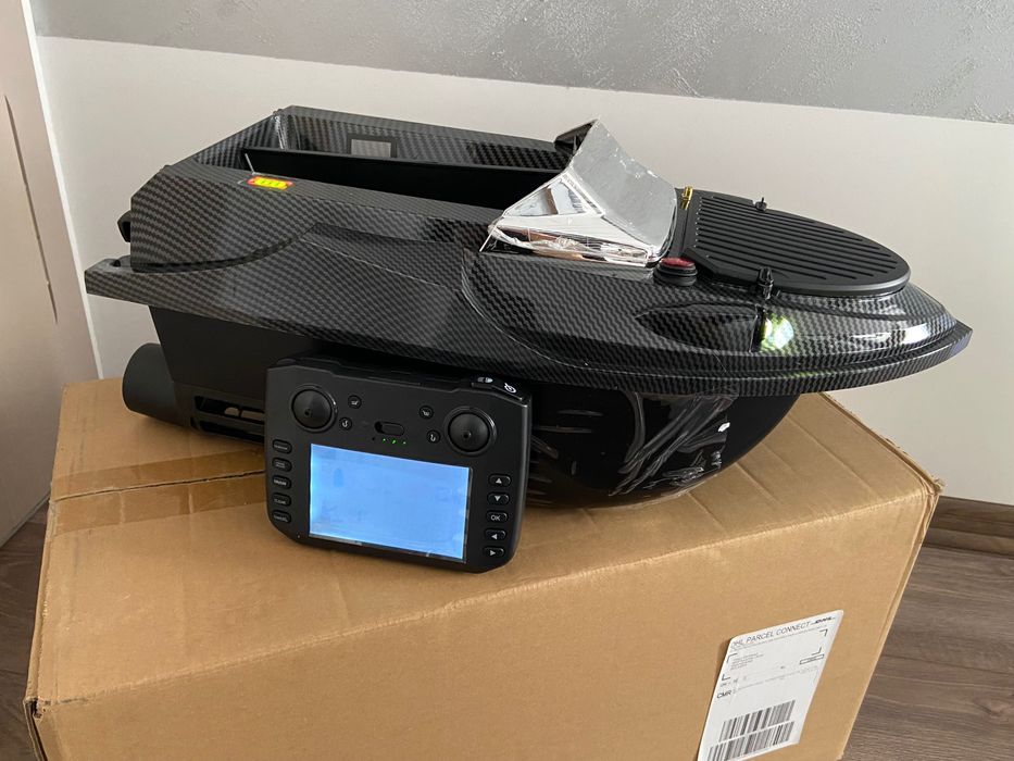 Лодка за захранка Flytec V080