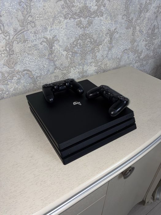 Ps4 pro 1tb+несколько игр