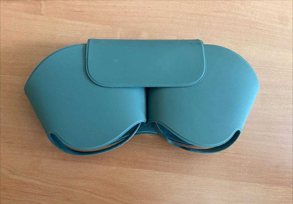 Продам чехол airpods max