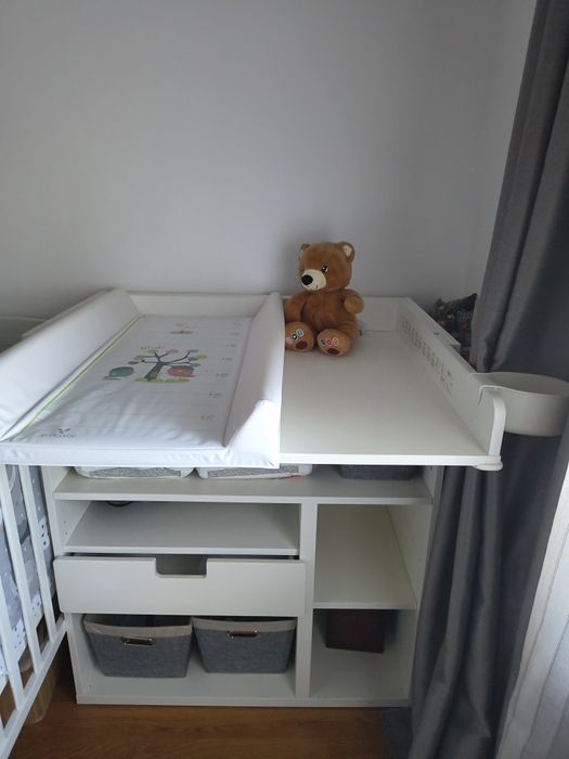 Pătuț bebe + masa de schimbat scutec ikea
