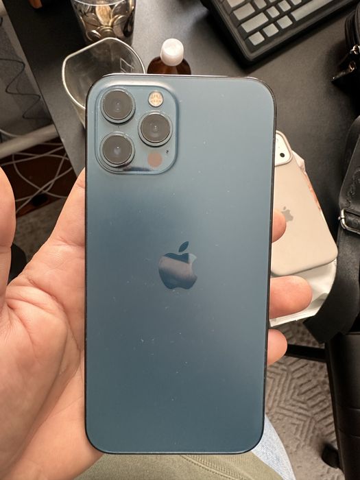 Продам айфон 12Pro max