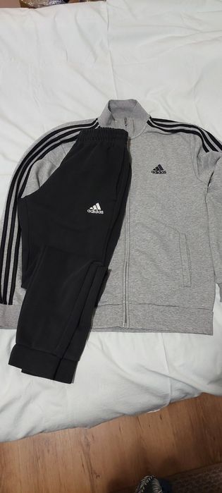Продавам екип на adidas