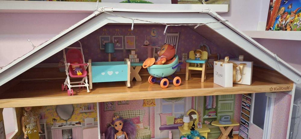 Детска дървена къща за кукли