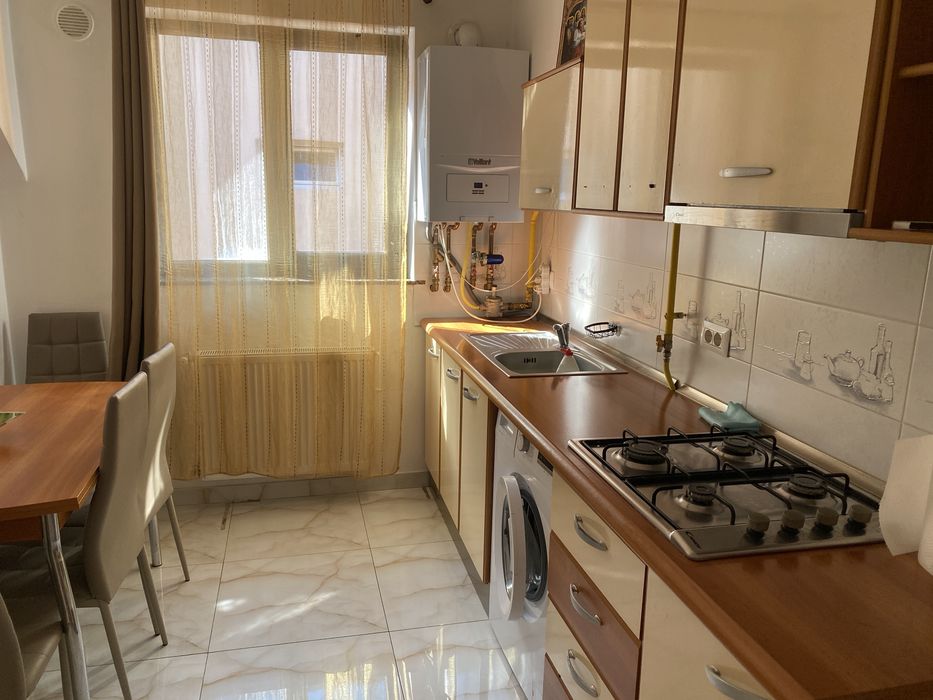 Ofer spre inchiriere garsoniera, in Radauti, str putnei, zona liceu agricol.
