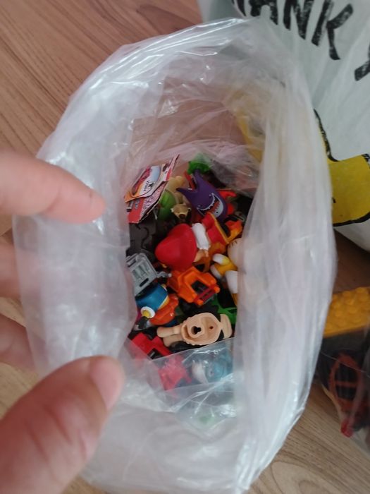 Лот от различни играчки