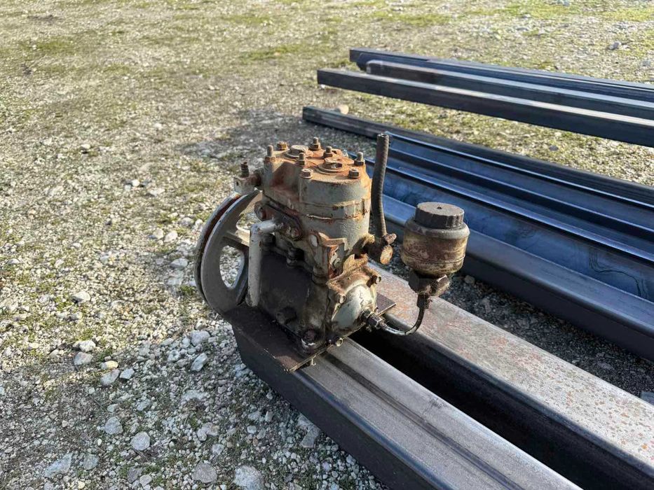 Продавам зилов компресор двуцилиндров със водно охлаждане