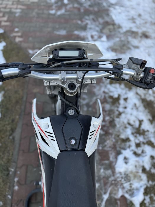 Motocicleta Beta RE125 4T