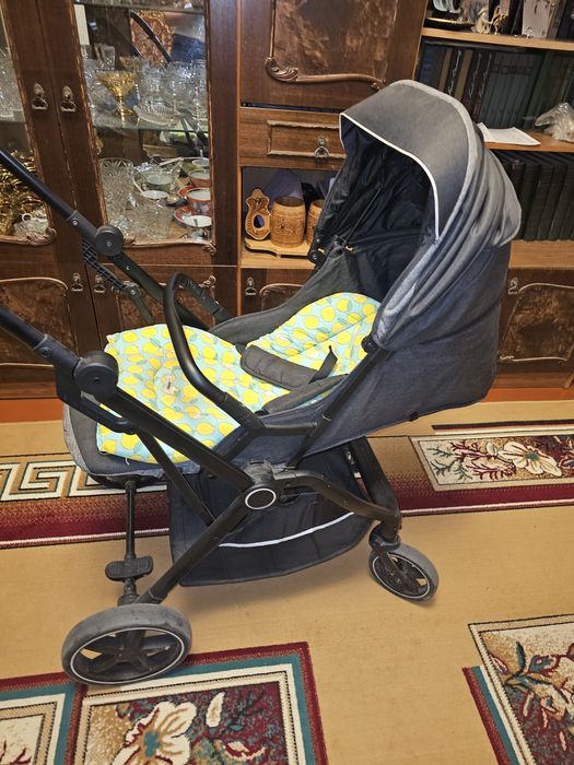 Детская прогулочная коляска