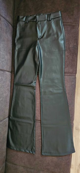 Чисто нов дамски черен лъскав кожен панталон "Zara" / "Зара", размер S