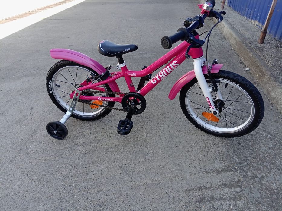 Vând bicicleta din aluminiu, foarte ușoară pentru copii