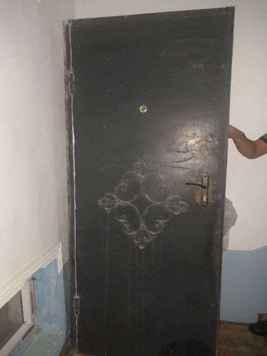 Temir eshik sotiladi mustaxkam