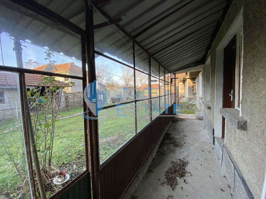 Едноетажна къща с гараж в с. Козаревец, област Велико Търново